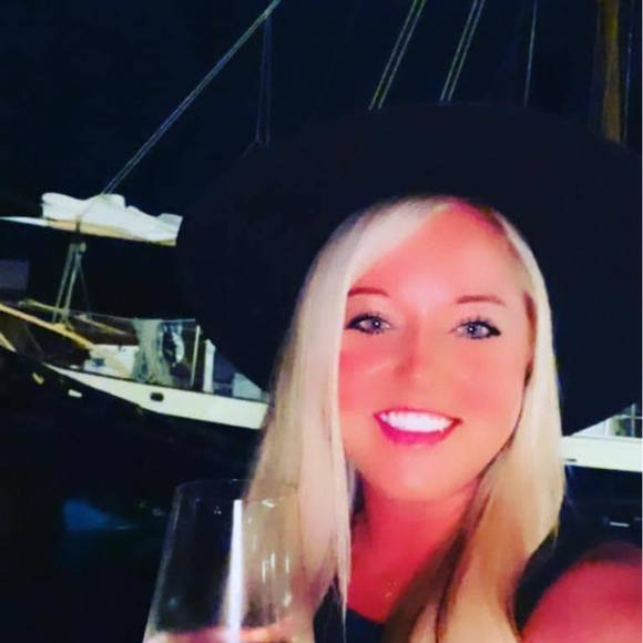 Meet your Posher, Lauren - Picture 1 of 1